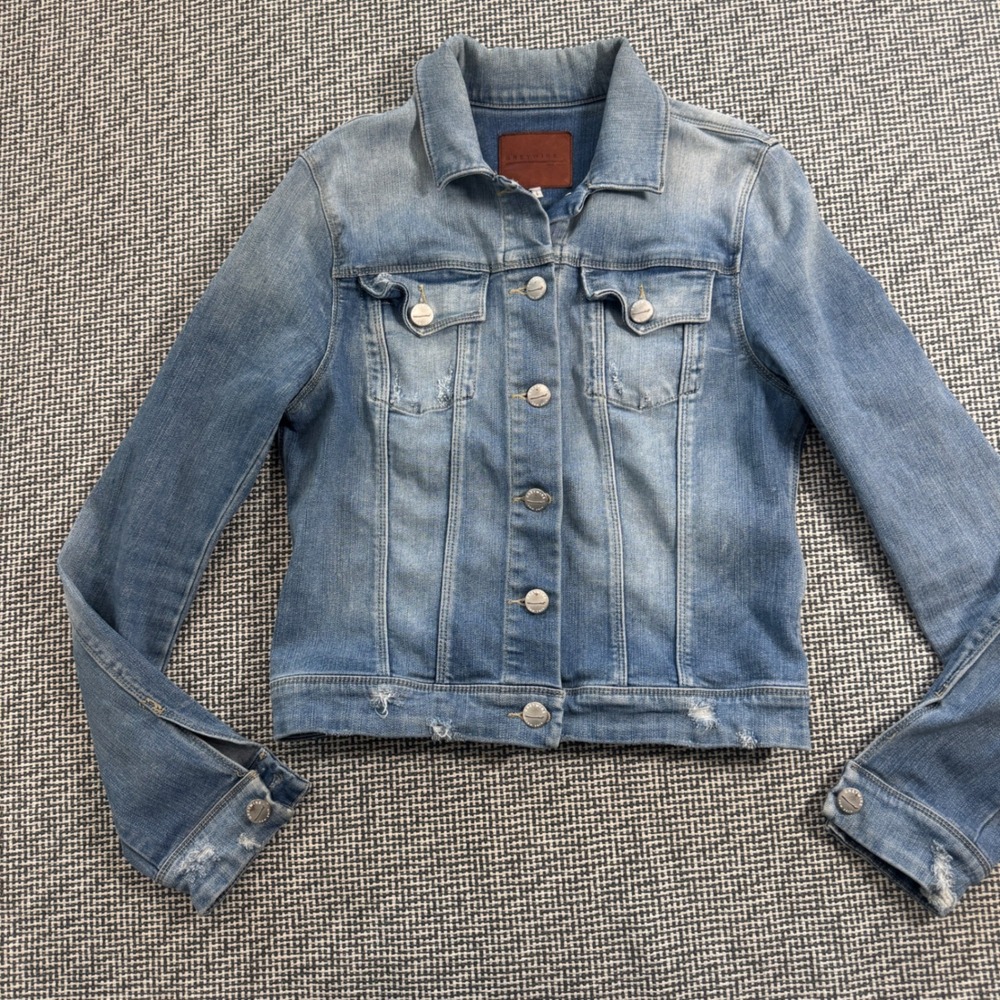 Greywire New York Distressed Light Wash Denim Trucker Jacket Womens Medium